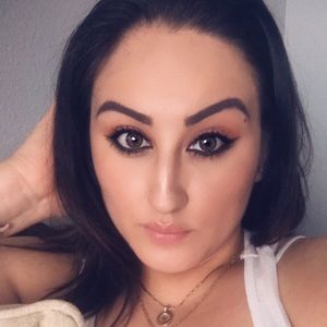 Meet your Posher, Cintia